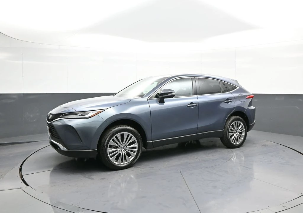 2024 Toyota Venza - Image 10 of 21