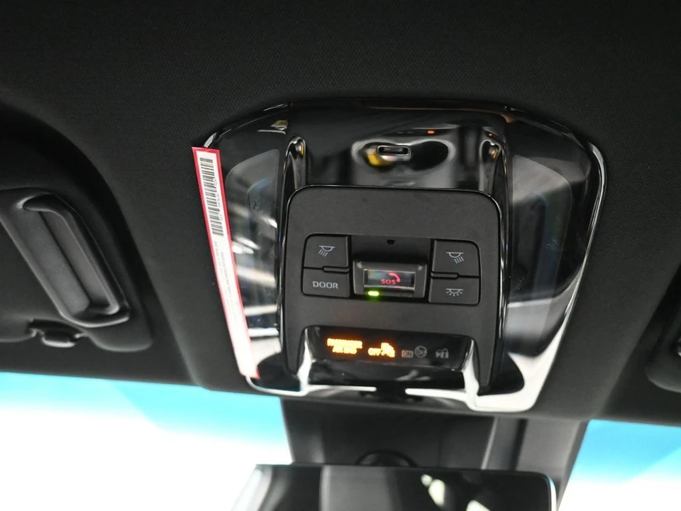 2024 Toyota Venza - Image 16 of 21