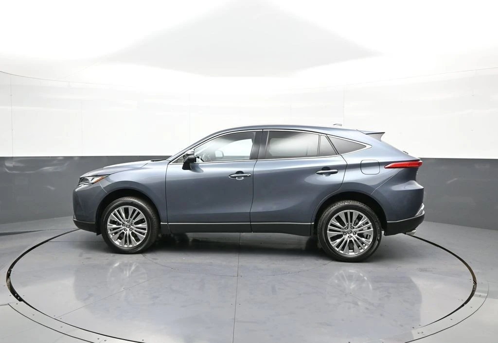 2024 Toyota Venza - Image 9 of 21