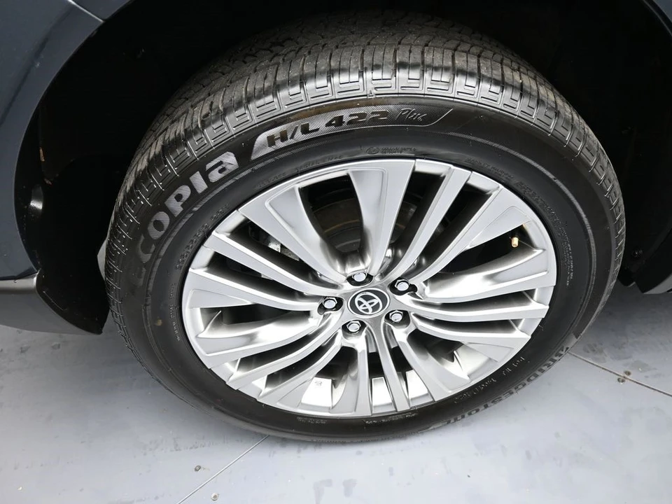 2024 Toyota Venza - Image 12 of 12