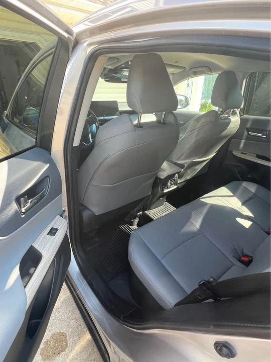 2024 Toyota Venza - Image 8 of 10