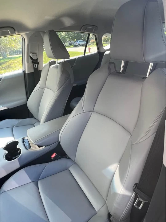 2024 Toyota Venza - Image 7 of 10
