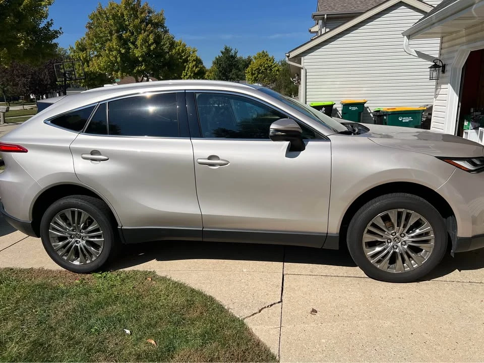 2024 Toyota Venza - Image 2 of 10