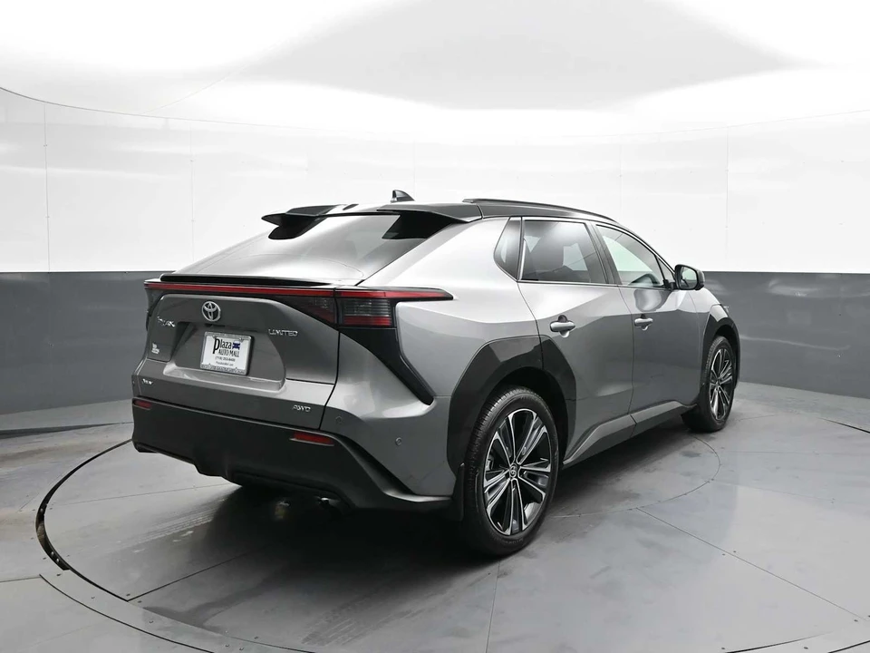 2024 Toyota - Image 6 of 31