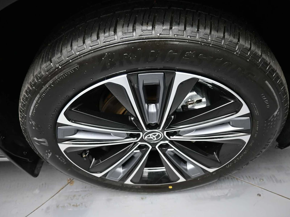 2024 Toyota - Image 13 of 31