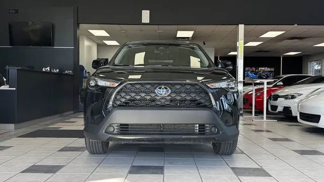2024 Toyota Corolla Cross - Image 2 of 20