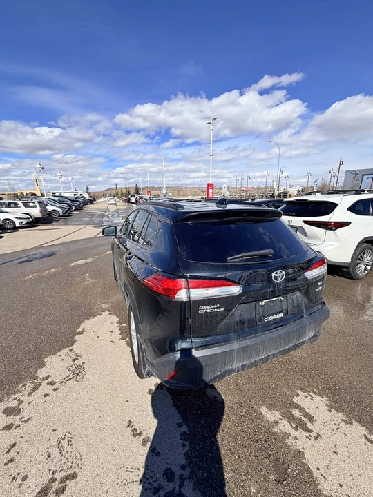 2023 Toyota Corolla Cross - Image 2 of 5