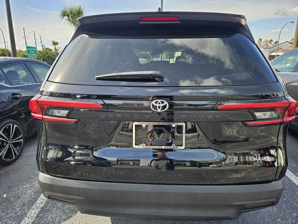 2024 Toyota Highlander - Image 3 of 8