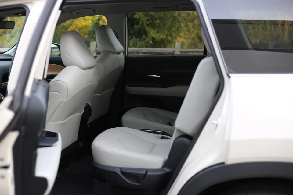 2024 Toyota Highlander - Image 15 of 17