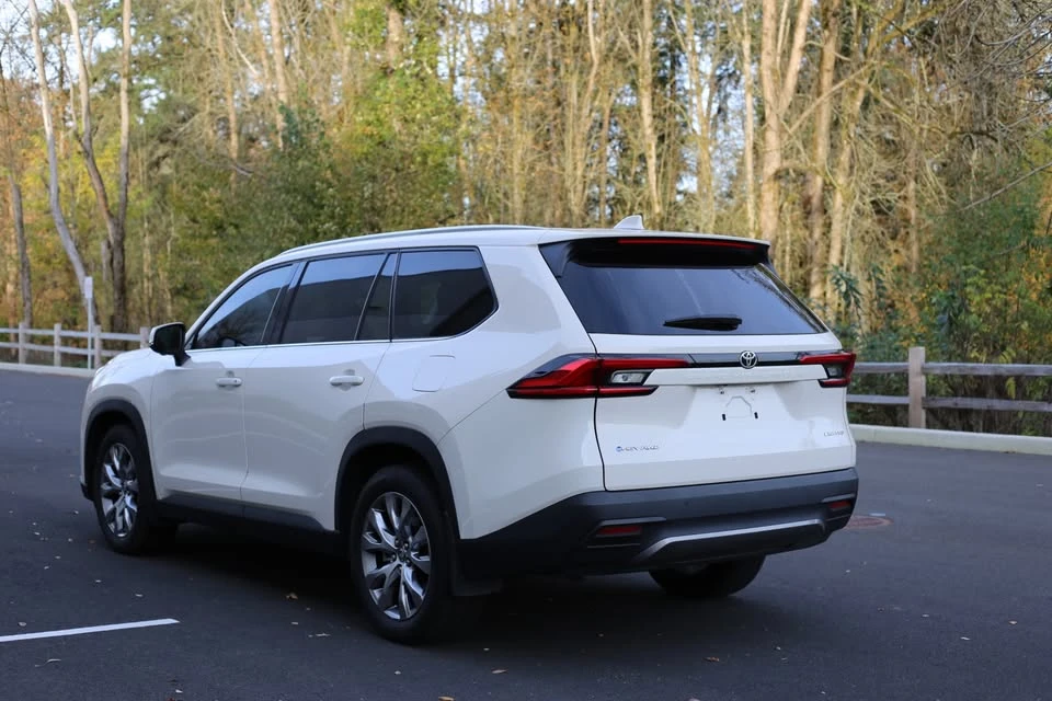 2024 Toyota Highlander - Image 5 of 17