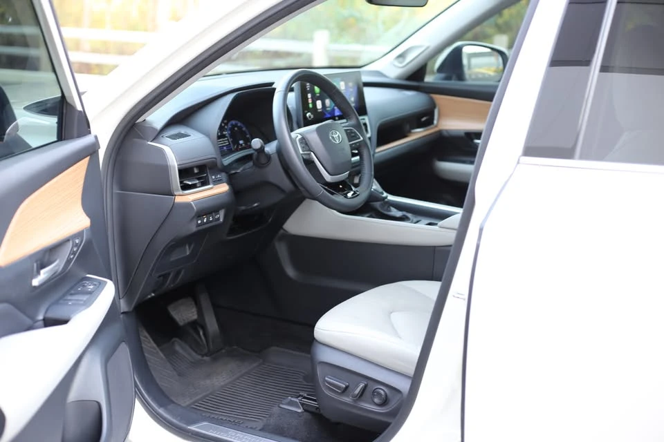 2024 Toyota Highlander - Image 7 of 17