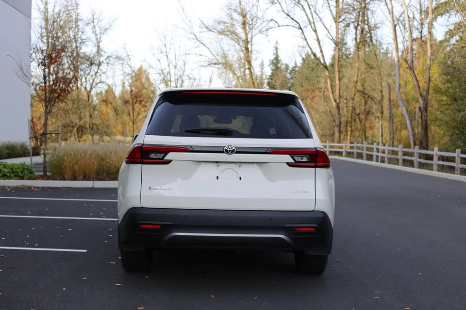 2024 Toyota Highlander - Image 4 of 17