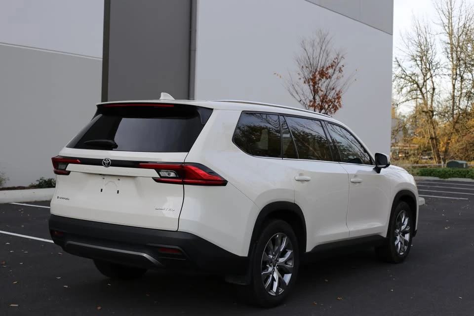 2024 Toyota Highlander - Image 3 of 17
