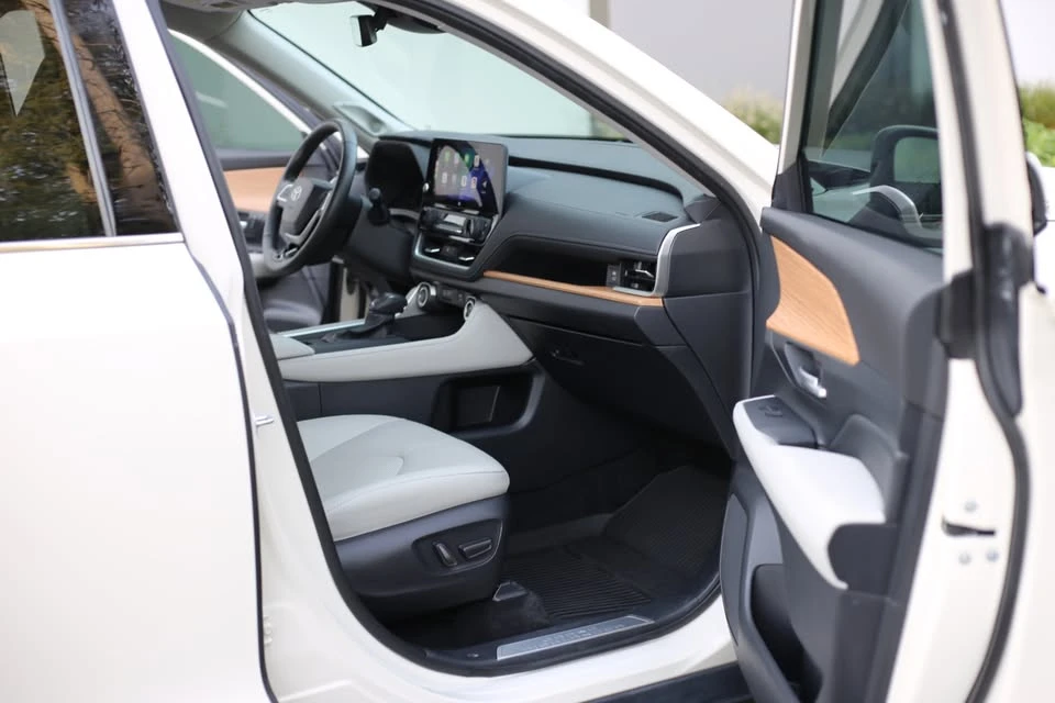 2024 Toyota Highlander - Image 11 of 17