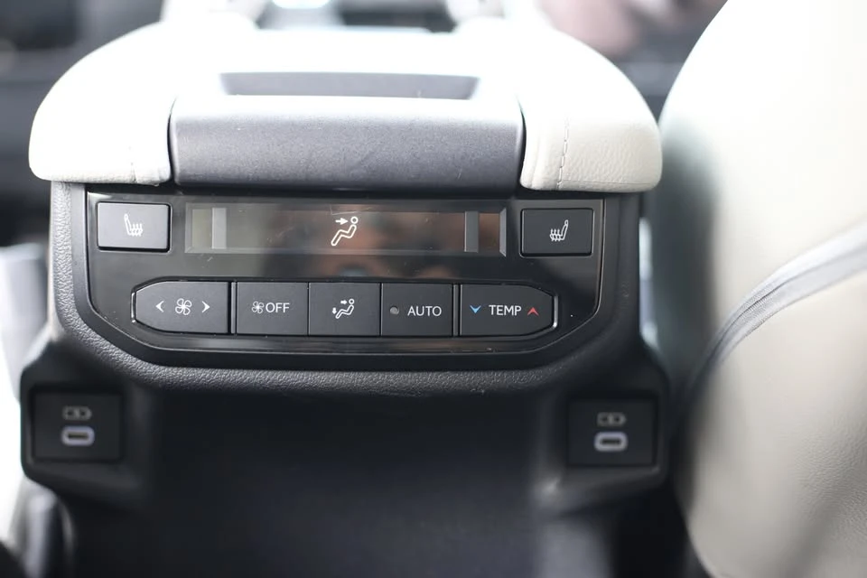 2024 Toyota Highlander - Image 12 of 17