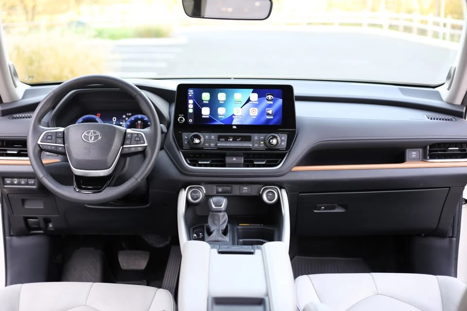 2024 Toyota Highlander - Image 9 of 17