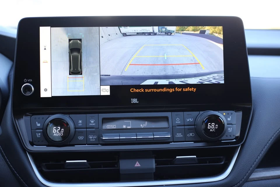 2024 Toyota Highlander - Image 16 of 20