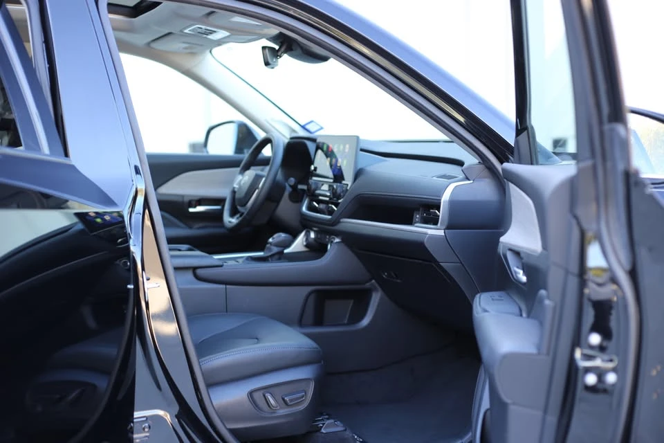 2024 Toyota Highlander - Image 10 of 20
