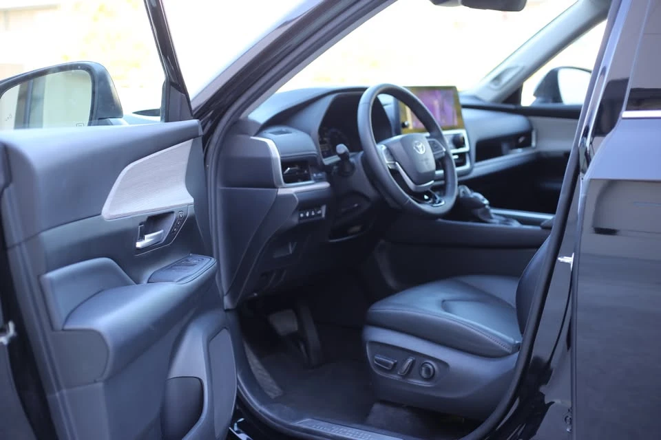 2024 Toyota Highlander - Image 8 of 20