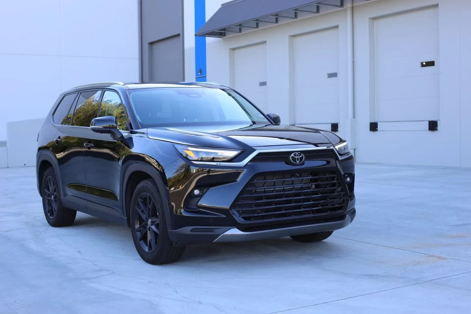 2024 Toyota Highlander - Image 2 of 20