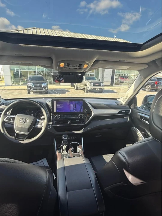 2024 Toyota Highlander - Image 11 of 13