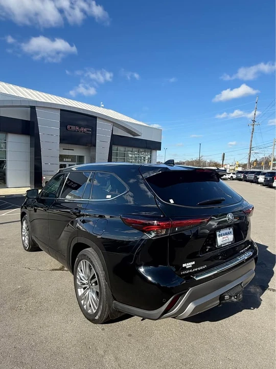 2024 Toyota Highlander - Image 3 of 13