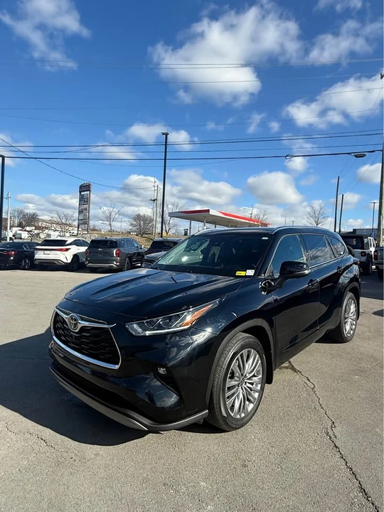 2024 Toyota Highlander - Image 2 of 13