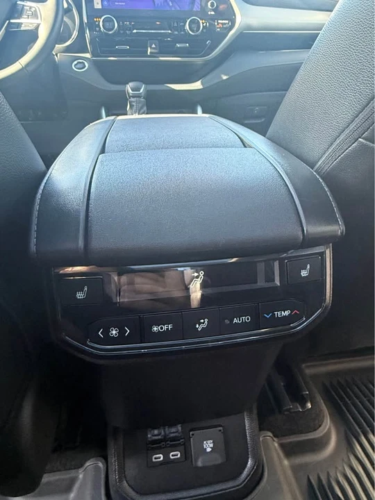 2024 Toyota Highlander - Image 12 of 13