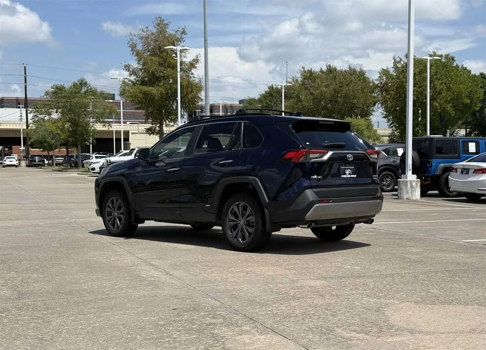 2024 Toyota RAV4 5th Gen - Image 4 of 9