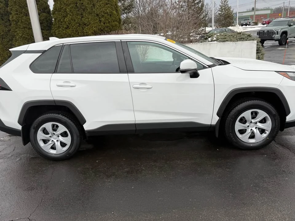 2024 Toyota RAV4 5th Gen - Image 2 of 10