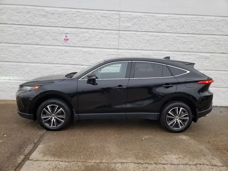 2024 Toyota Venza - Image 2 of 19