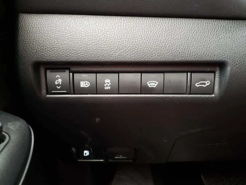 2024 Toyota Venza - Image 10 of 19