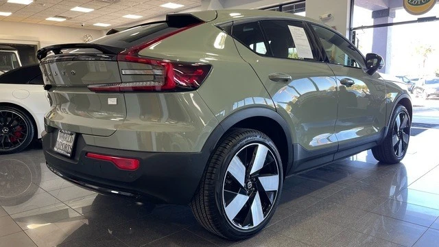 2024 Volvo XC40 - Image 4 of 31
