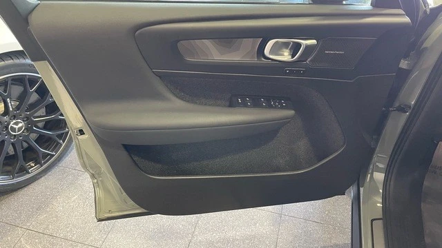 2024 Volvo XC40 - Image 24 of 31