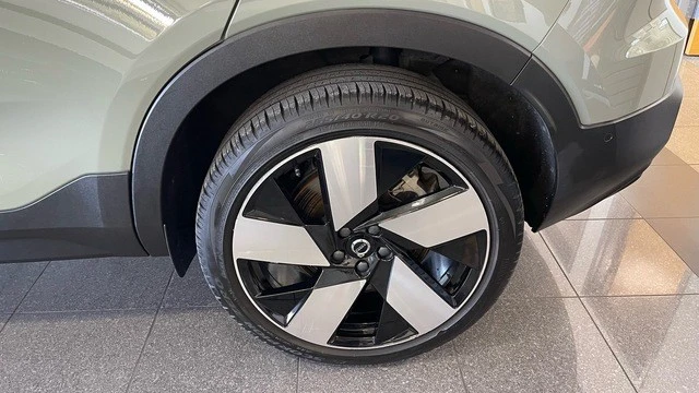 2024 Volvo XC40 - Image 23 of 31