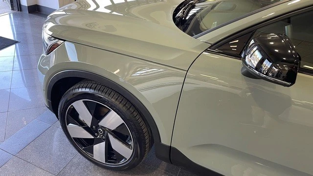 2024 Volvo XC40 - Image 12 of 31