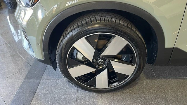 2024 Volvo XC40 - Image 22 of 31