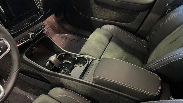 2024 Volvo XC40 - Image 28 of 31