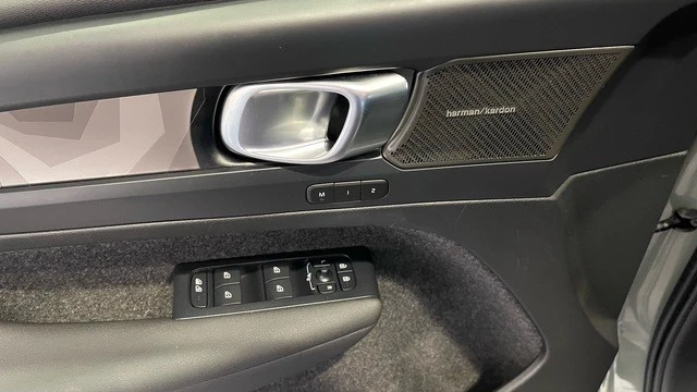 2024 Volvo XC40 - Image 25 of 31