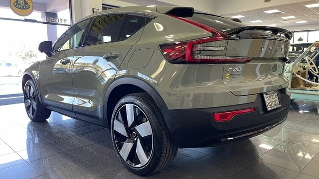 2024 Volvo XC40 - Image 3 of 31