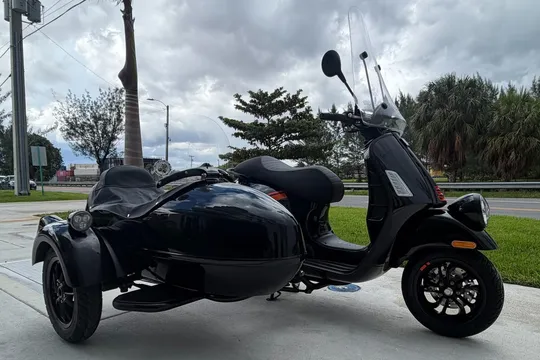 2024 Vespa GTV 300 Sidecar