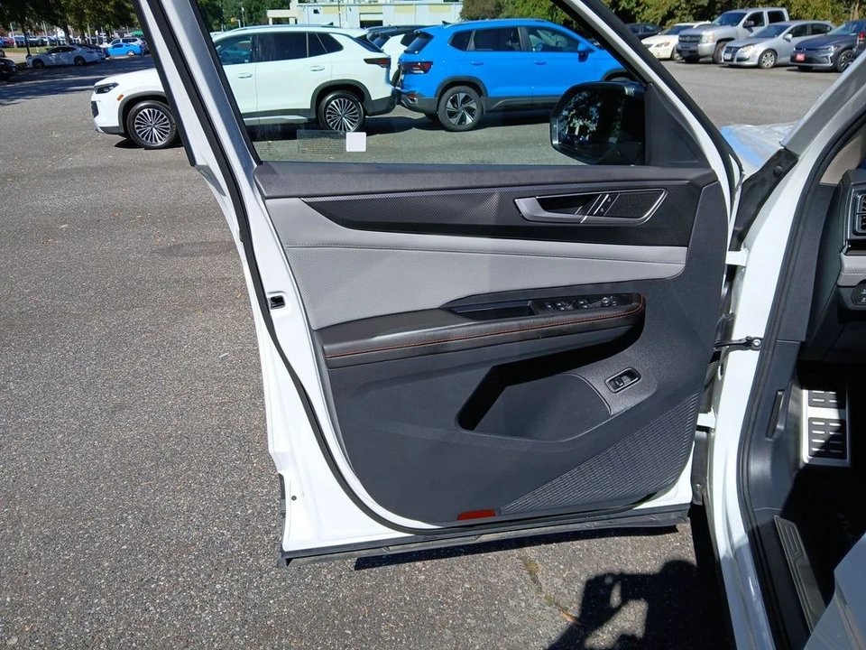 2024 Volkswagen Atlas - Image 11 of 12