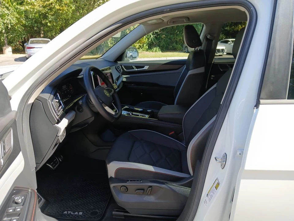 2024 Volkswagen Atlas - Image 10 of 12