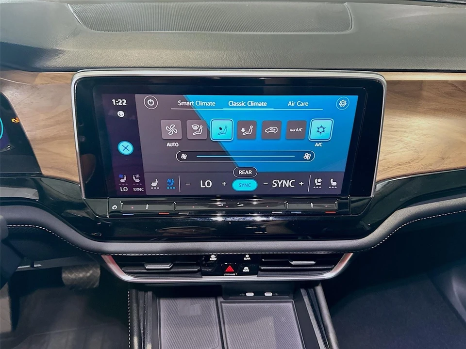 2024 Volkswagen Atlas - Image 14 of 21