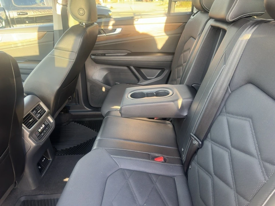 2024 Volkswagen Atlas - Image 3 of 12