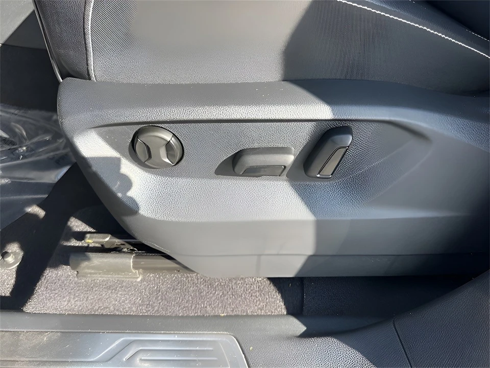 2024 Volkswagen Atlas - Image 10 of 12