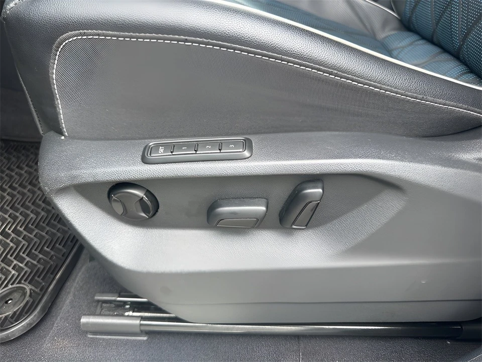 2024 Volkswagen Atlas - Image 10 of 12
