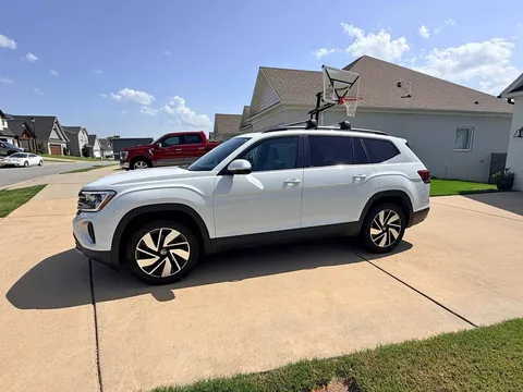 2024 Volkswagen Atlas SE w/Tech Pkg