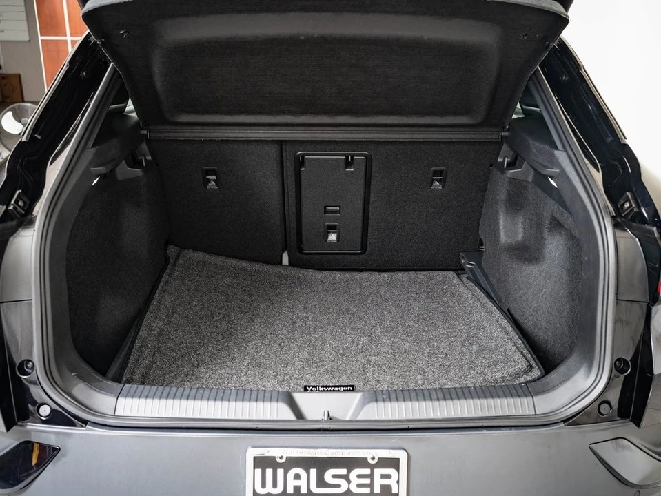 2024 Volkswagen ID.4 - Image 17 of 21