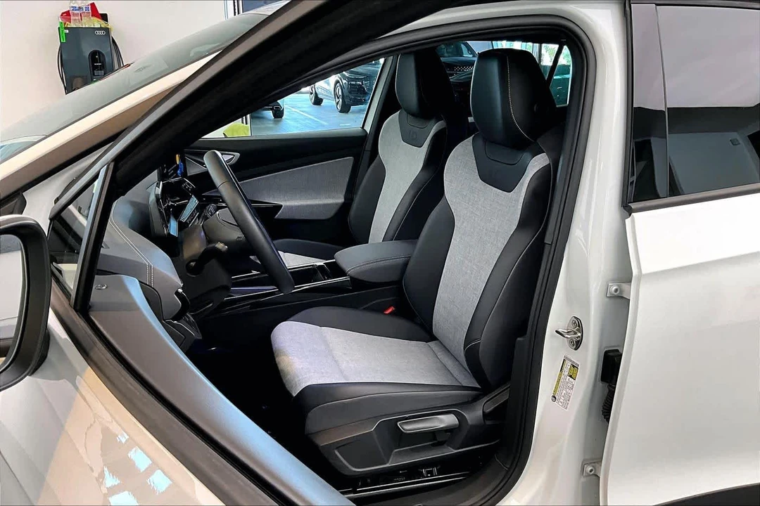 2024 Volkswagen ID.4 - Image 8 of 12